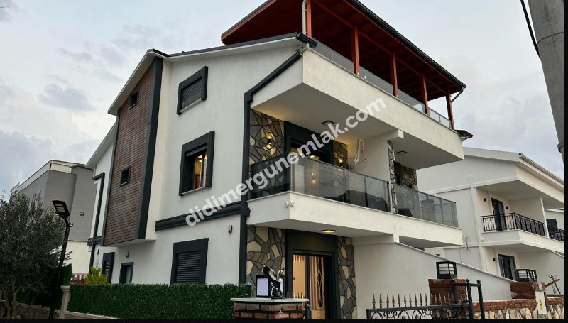 DİDİM HİSAR MAHALLESİNDE DENİZ MANZARALI ,GENİŞ BAHÇELİ, 3 KATLI, 4+1MÜSTAKİL  SATILIK LÜKS VİLLA