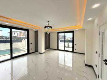 Didim Efeler Mahallesinde Satılık 4+1 Tam Müstakil Villa