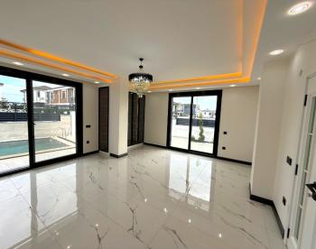 Didim Efeler Mahallesinde Satılık 4+1 Tam Müstakil Villa