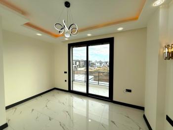 Didim Efeler Mahallesinde Satılık 4+1 Tam Müstakil Villa