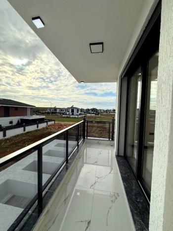 Didim Efeler Mahallesinde Satılık 4+1 Tam Müstakil Villa