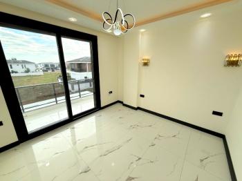 Didim Efeler Mahallesinde Satılık 4+1 Tam Müstakil Villa