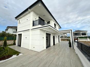 Didim Efeler Mahallesinde Satılık 4+1 Tam Müstakil Villa