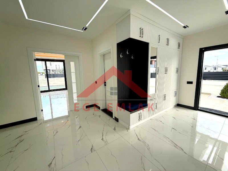 Didim Efeler Mahallesinde Satılık 4+1 Tam Müstakil Villa