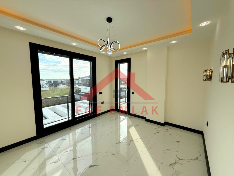 Didim Efeler Mahallesinde Satılık 4+1 Tam Müstakil Villa