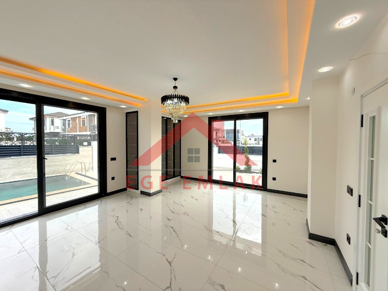 Didim Efeler Mahallesinde Satılık 4+1 Tam Müstakil Villa