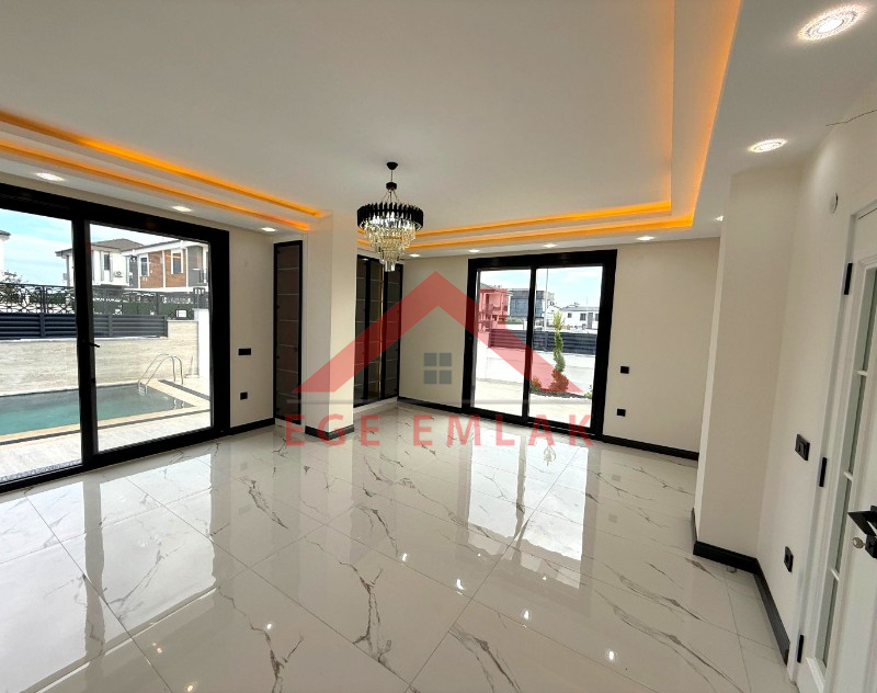 Didim Efeler Mahallesinde Satılık 4+1 Tam Müstakil Villa