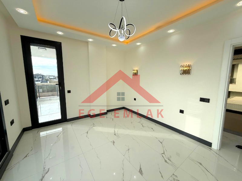 Didim Efeler Mahallesinde Satılık 4+1 Tam Müstakil Villa