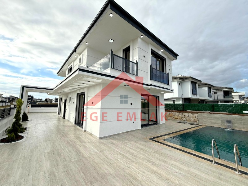 Didim Efeler Mahallesinde Satılık 4+1 Tam Müstakil Villa