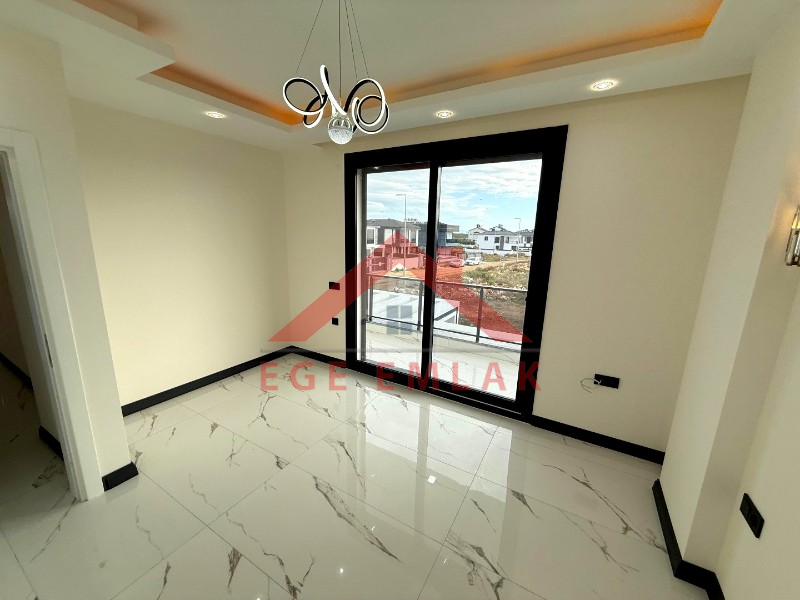 Didim Efeler Mahallesinde Satılık 4+1 Tam Müstakil Villa