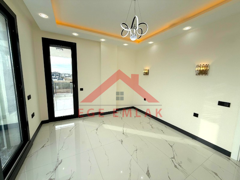 Didim Efeler Mahallesinde Satılık 4+1 Tam Müstakil Villa