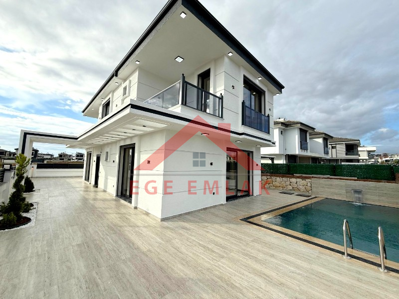 Didim Efeler Mahallesinde Satılık 4+1 Tam Müstakil Villa