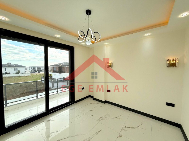 Didim Efeler Mahallesinde Satılık 4+1 Tam Müstakil Villa