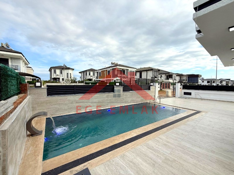 Didim Efeler Mahallesinde Satılık 4+1 Tam Müstakil Villa