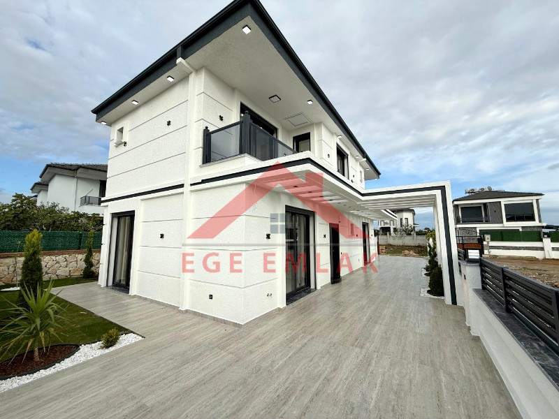 Didim Efeler Mahallesinde Satılık 4+1 Tam Müstakil Villa