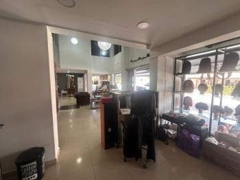 GÖÇMENKÖY' DE ANA CADDE ÜZERİNDE  TÜRK MALI DÜKKAN 