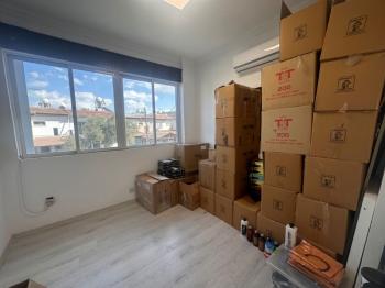 GÖÇMENKÖY' DE ANA CADDE ÜZERİNDE  TÜRK MALI DÜKKAN 