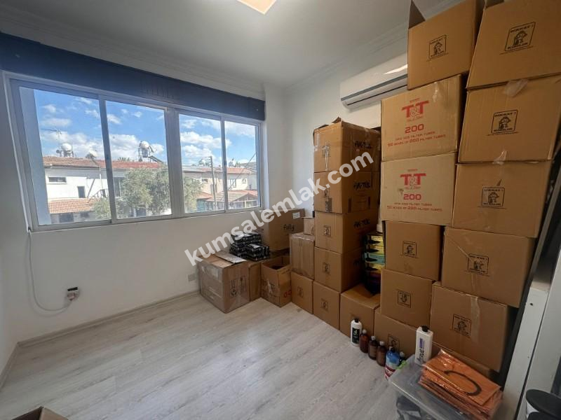 GÖÇMENKÖY' DE ANA CADDE ÜZERİNDE  TÜRK MALI DÜKKAN 