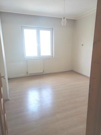 GÜVENAY - ÇORUM KALE  BAHABEY CADDESİ ÜZERİ  3+1 KİRALIK  DAİRE