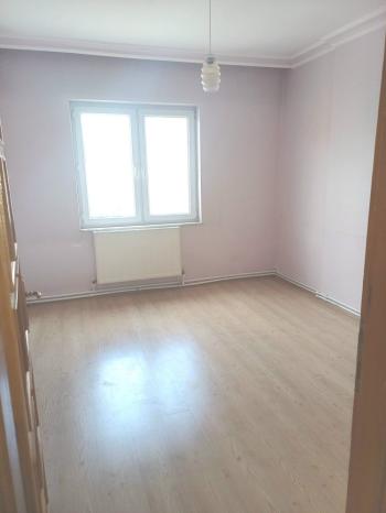 GÜVENAY - ÇORUM KALE  BAHABEY CADDESİ ÜZERİ  3+1 KİRALIK  DAİRE