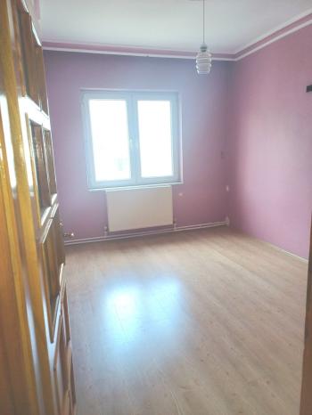 GÜVENAY - ÇORUM KALE  BAHABEY CADDESİ ÜZERİ  3+1 KİRALIK  DAİRE