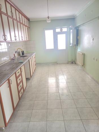 GÜVENAY - ÇORUM KALE  BAHABEY CADDESİ ÜZERİ  3+1 KİRALIK  DAİRE