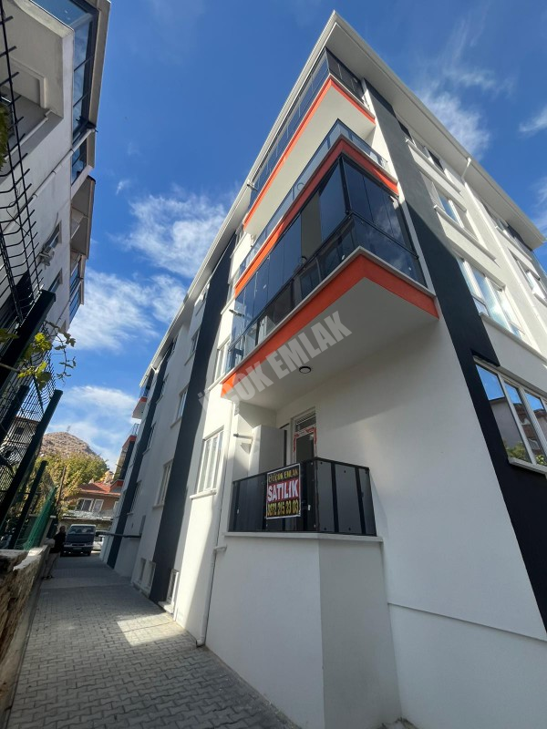 AFYON ÜÇOK EMLAKTAN DERVİŞPAŞA MAH SATILIK 2+1 SIFIR LÜX EŞYALI 1 KAT DAİRE