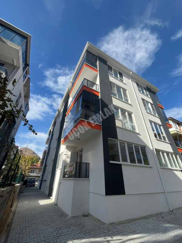 AFYON ÜÇOK EMLAKTAN DERVİŞPAŞA MAH SATILIK 2+1 SIFIR LÜX EŞYALI 1 KAT DAİRE