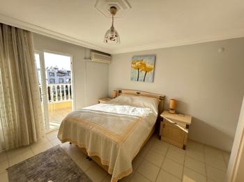 DİDİM ALTINKUM – ALTÜRK SİTESİNDE HAVUZ CEPHELİ EŞYALI 3+1 DUBLEKS