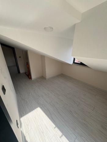 DUBLEKS otoparklı site içi YENI BINA metro metrobüs yürüme mesafesi çift kat girişli