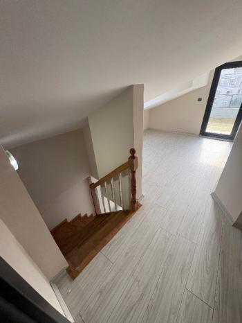 DUBLEKS otoparklı site içi YENI BINA metro metrobüs yürüme mesafesi çift kat girişli