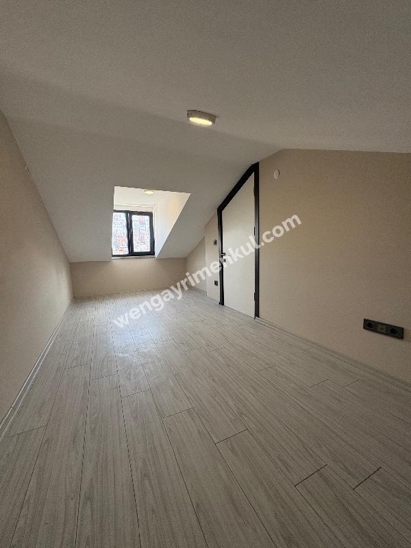 DUBLEKS otoparklı site içi YENI BINA metro metrobüs yürüme mesafesi çift kat girişli