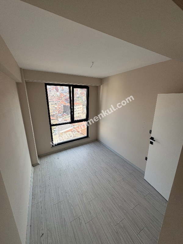 DUBLEKS otoparklı site içi YENI BINA metro metrobüs yürüme mesafesi çift kat girişli