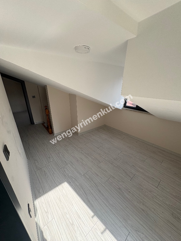 DUBLEKS otoparklı site içi YENI BINA metro metrobüs yürüme mesafesi çift kat girişli