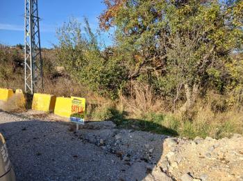 GÜVENAY - ÇORUM ÜÇTUTLAR  AYARIK BAĞLARI GİRİŞİ SATILIK VİLLA ARSASI 