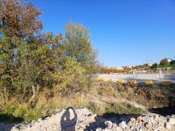 GÜVENAY - ÇORUM ÜÇTUTLAR  AYARIK BAĞLARI GİRİŞİ SATILIK VİLLA ARSASI 