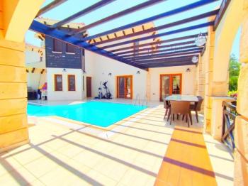 GİRNE BELLAPAİS'DE FUL EŞYALI 4+2 VİLLA 