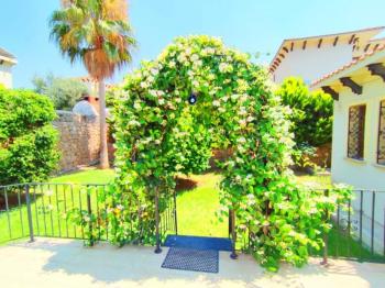 GİRNE BELLAPAİS'DE FUL EŞYALI 4+2 VİLLA 