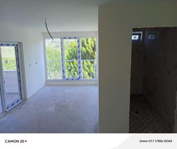 BURSA-MUDANYA ANA YOLA 1 KM MESAFEDE MUDANYA IŞIKLI YOLU 'NDA  ASFALTA CEPHE 6+1 VİLLA& KONAK