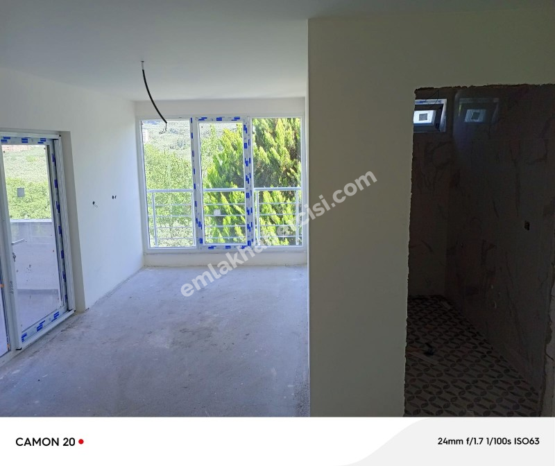 BURSA-MUDANYA ANA YOLA 1 KM MESAFEDE MUDANYA IŞIKLI YOLU 'NDA  ASFALTA CEPHE 6+1 VİLLA& KONAK