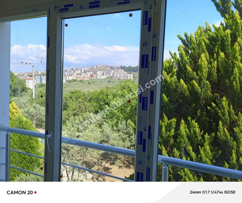 BURSA-MUDANYA ANA YOLA 1 KM MESAFEDE MUDANYA IŞIKLI YOLU 'NDA  ASFALTA CEPHE 6+1 VİLLA& KONAK