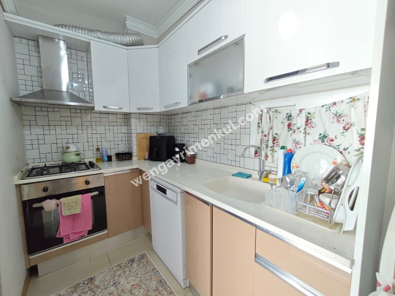 BORNOVA ÇINARLI’DA MUHTEŞEM KONUM 1+1 FIRSAT DAİRE