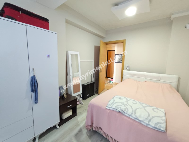 BORNOVA ÇINARLI’DA MUHTEŞEM KONUM 1+1 FIRSAT DAİRE