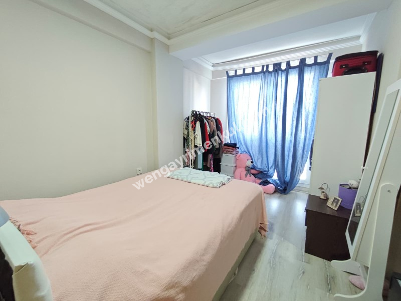 BORNOVA ÇINARLI’DA MUHTEŞEM KONUM 1+1 FIRSAT DAİRE