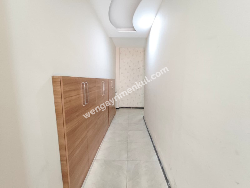 BORNOVA ÇINARLI’DA MUHTEŞEM KONUM 1+1 FIRSAT DAİRE