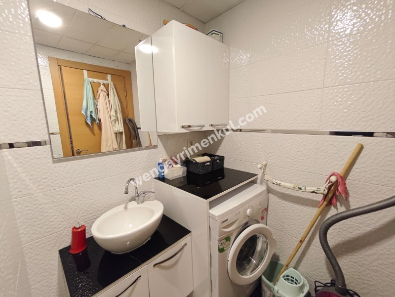 BORNOVA ÇINARLI’DA MUHTEŞEM KONUM 1+1 FIRSAT DAİRE