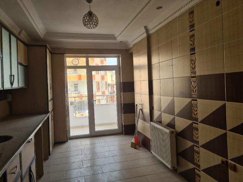  SELÇUK MAH. ARA  KAT  KİRALIK 3+1  DAİRE