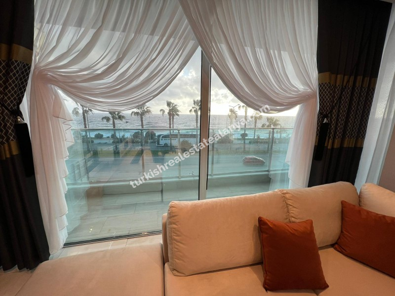 2+1 fUL FERNITURED APT  RIGHT ON  BEACH  SIDE -2+1 Potpuno namješten stan – na samoj obali mora