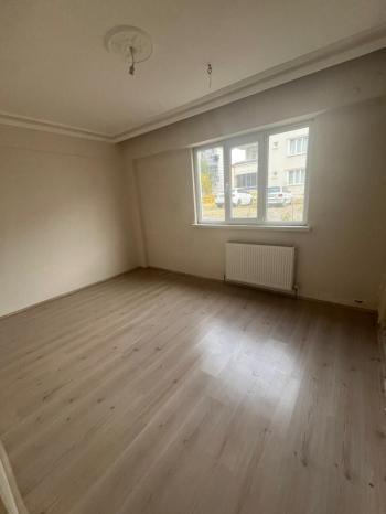 AFYON ÜÇOK EMLAKTAN FATİH MAH TEMİZ BAKIMLI 3+1 KİRALIK DAİRE