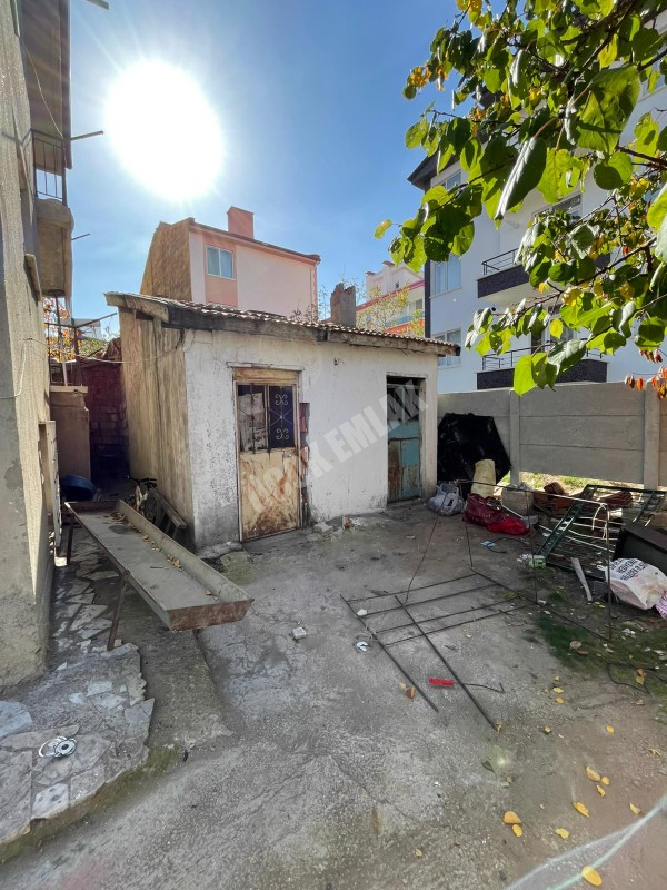  AFYON ÜÇOK EMLAKTAN MAREŞAL F ÇAKMAK MAH SATILIK BODRUM+2 KATLI FIRSAT BİNA